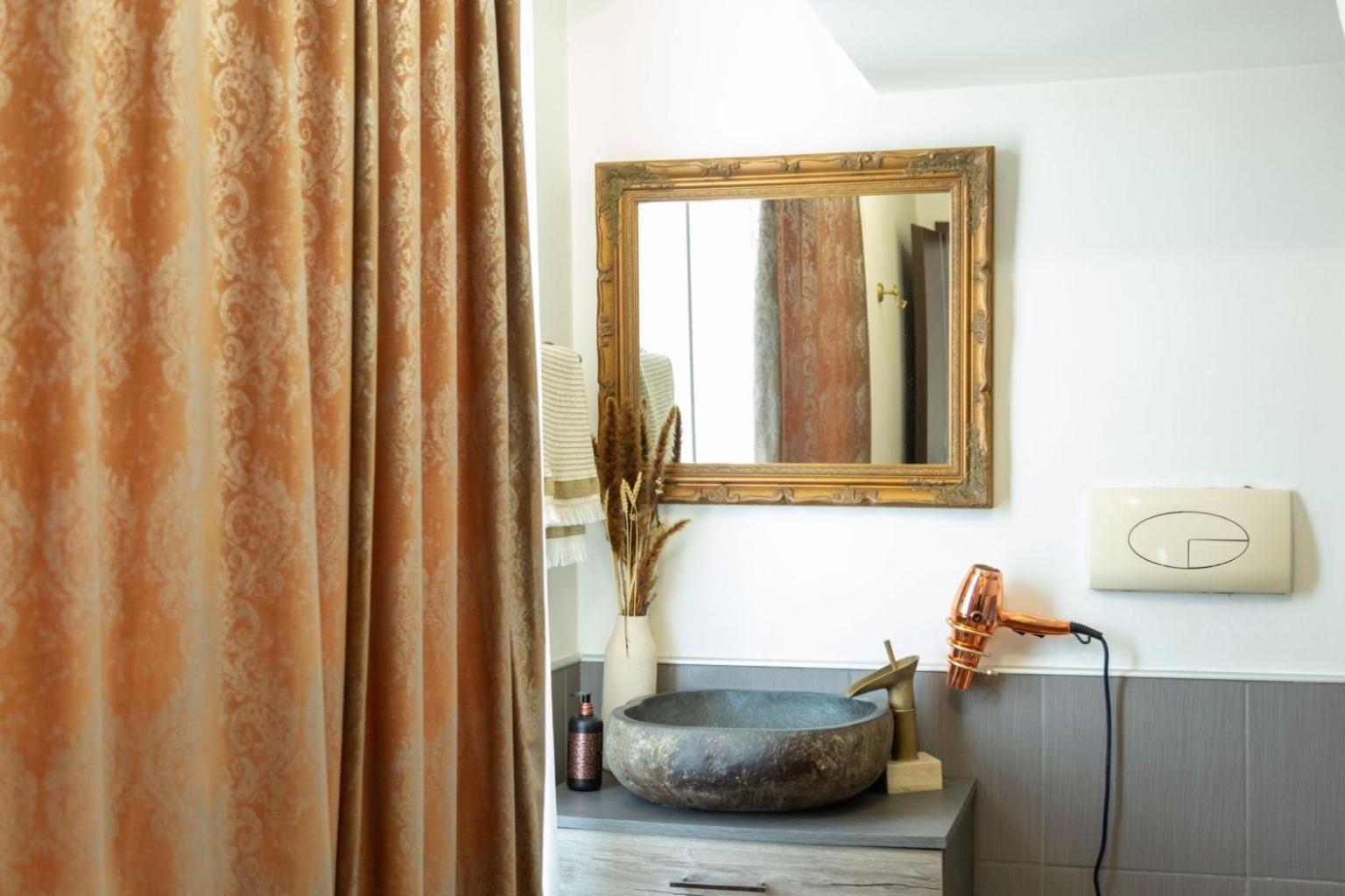 Femme Noir Luxury Spa Experience San Nicola La Strada Dış mekan fotoğraf